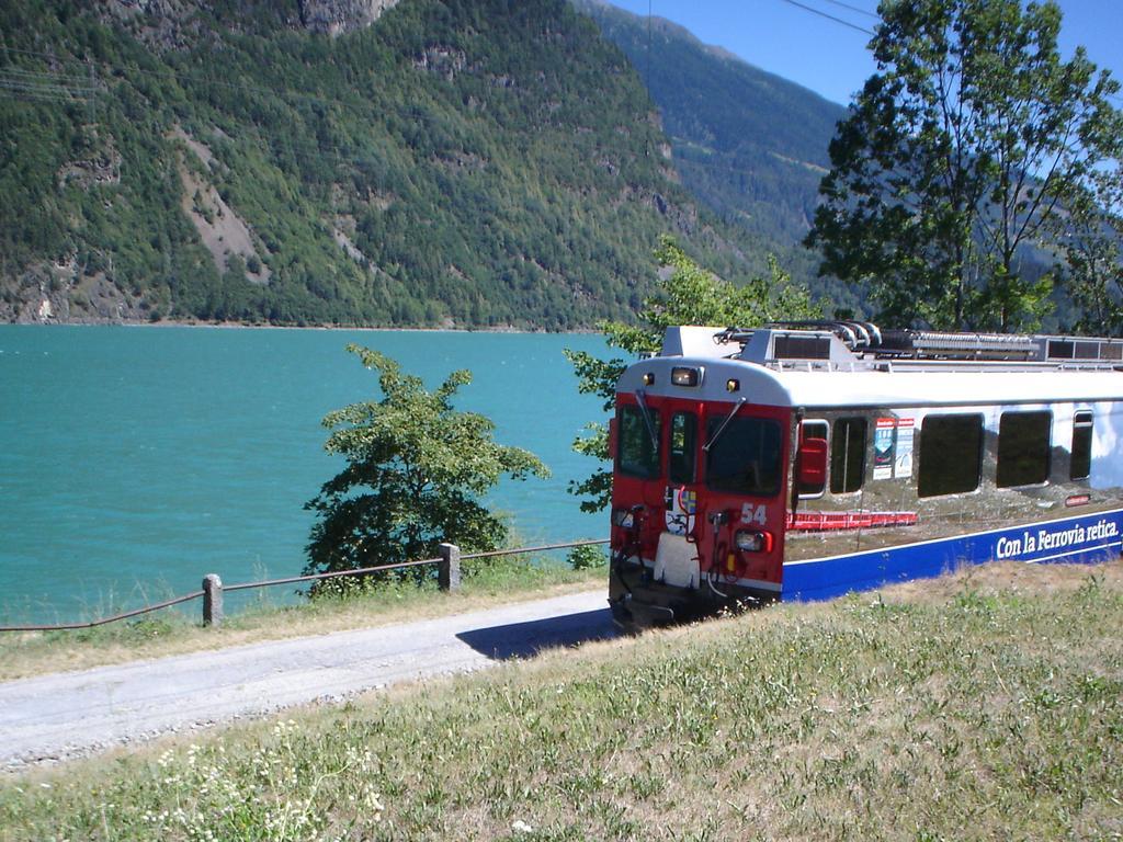 Hotel Posta Poschiavo Luaran gambar